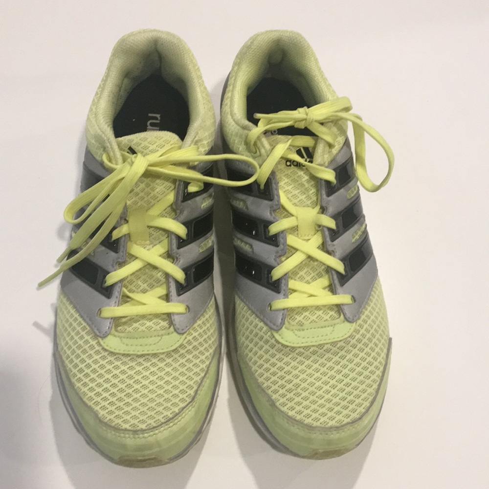 ADIDAS Women’s Run Strong Sneakers Size 8